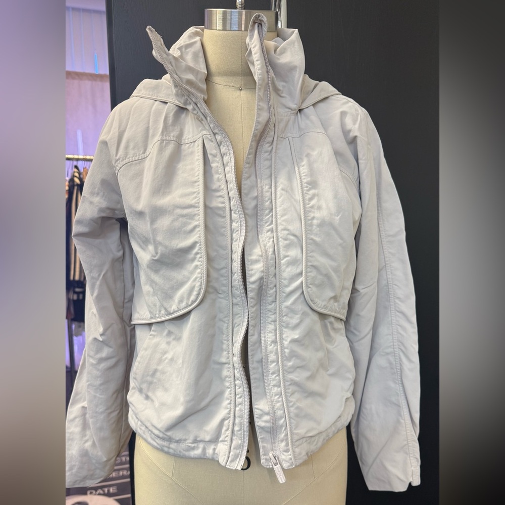 5 jacket Lululemon (4),Calvin Klein  (xs), Industry (s) Love tree (s), Zara (xs)